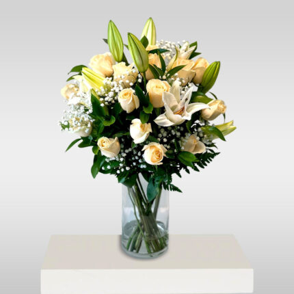 Dream Cream Peach - Arabianblossom - 12 Stems Peach Roses & 3 Stems White Lilies