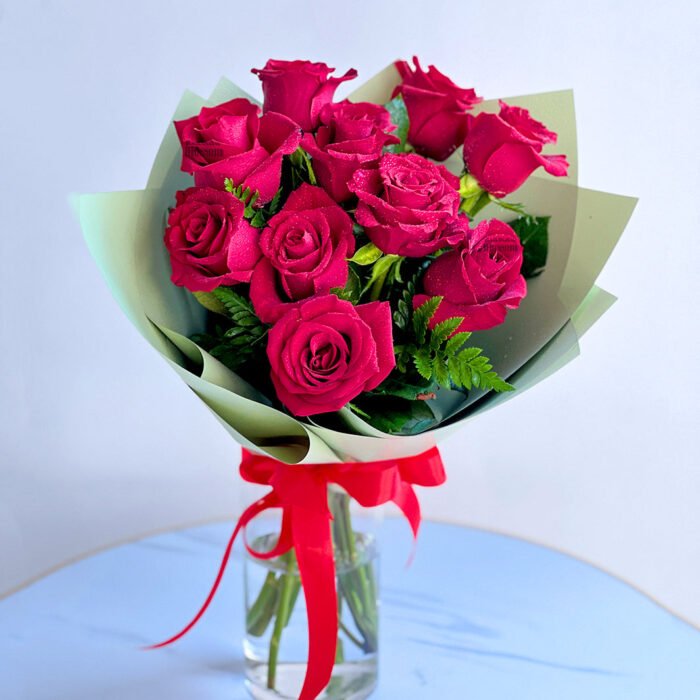 Red roses in Glass vase