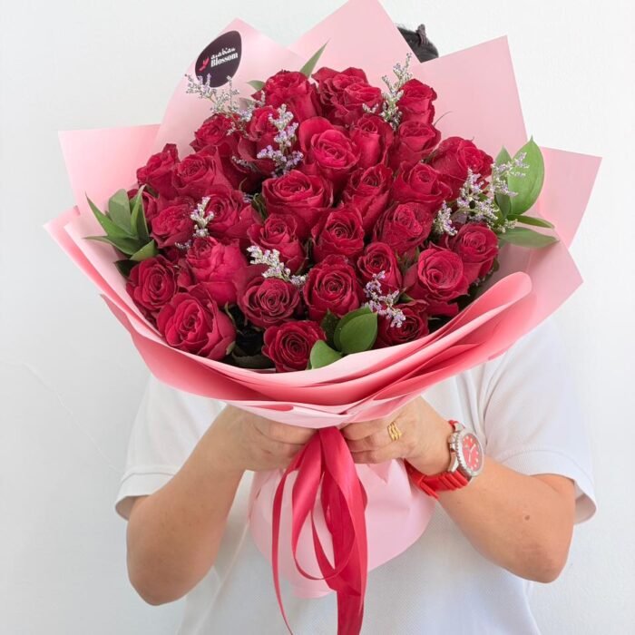 Red Hot 30 – 30 Red Roses